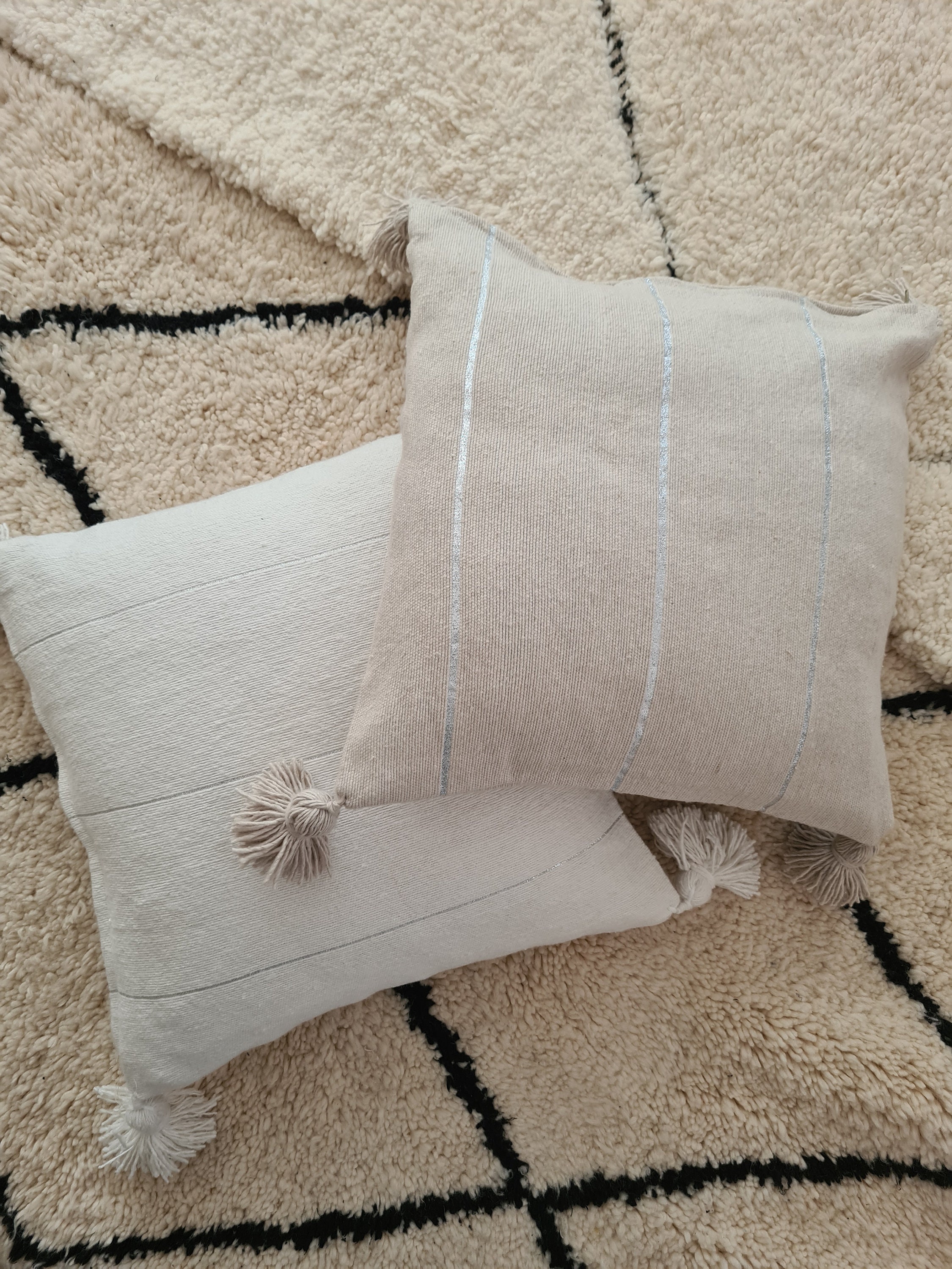 Housse de Coussin Pompons