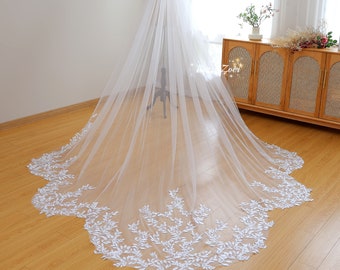 Spring Leaves Lace Bridal Veil, Vintage Leaves Veil, Embroidered Lace Veil with Comb, Cathedral Wedding Veil, Custom Veil, 1 Tier Veil
