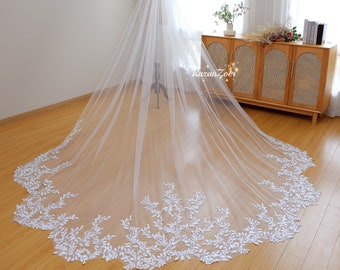 Flowery Shape Leaves Lace Bridal Veil, Leaves Dreamy Veil, Embroidered Lace Veil with Comb, Cathedral Wedding Veil, 1 Tier Veil, Custom Veil