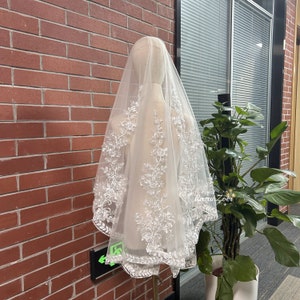 Ivory Floral Lace Trim Bridal Veil, Beautiful Lace Veil, Short Wedding Veil, Single Tier Veil, Fingertip Veil, Veil with Blusher,Custom veil