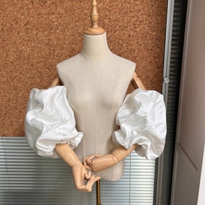 Mangas de noiva fora do ombro, mangas destacáveis de cetim para vestido de noiva, mangas de casamento bufantes sonhadoras, mangas de cor/tamanho personalizadas