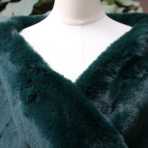 Soft faux fur shawl/Emerald green fur wrap/Winter wedding fur cape/Formal party shawl/Bridesmaid fur wrap/Engagement fur stole image 4