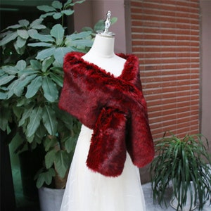 Red black wedding fur shrug/Bridal fur stole/Soft bridal fur wrap/Winter wedding fur shawl/Bridesmaid fur wrap/Red fur wrap/Faux fur shawl