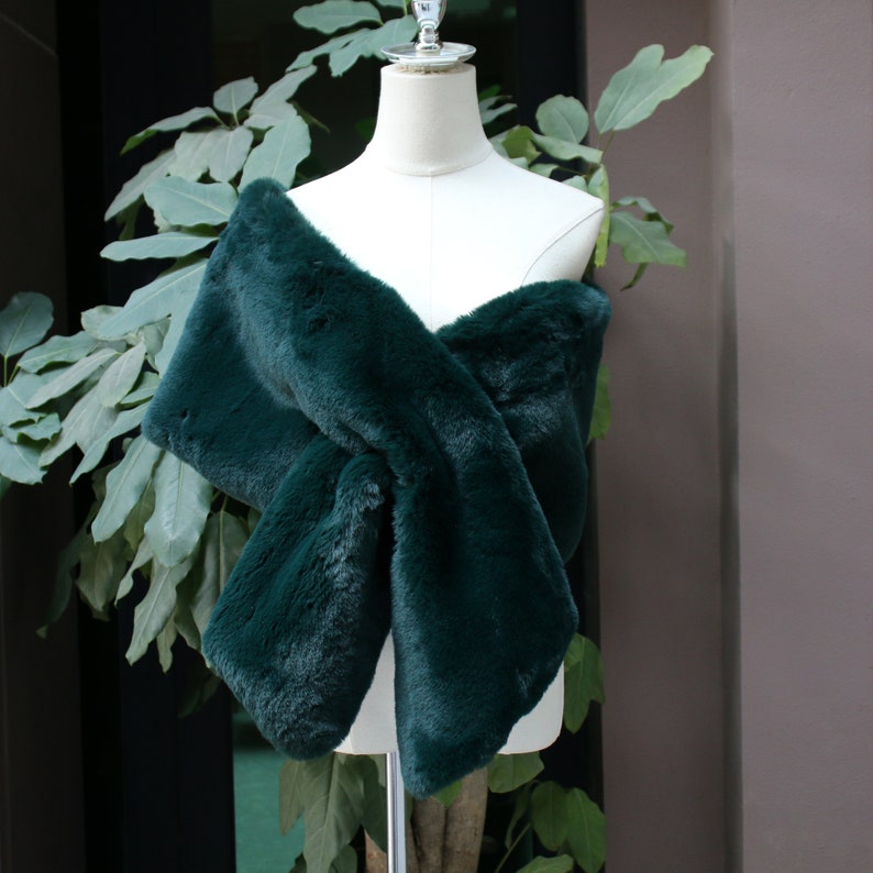 Soft faux fur shawl/Emerald green fur wrap/Winter wedding fur cape/Formal party shawl/Bridesmaid fur wrap/Engagement fur stole image 6