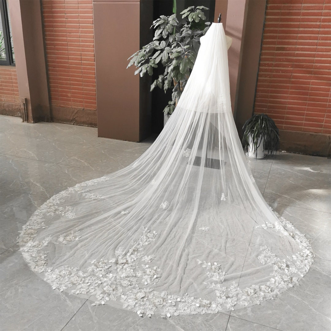 Gorgeous Lace Bridal Veil Floral Lace Wedding Veil with Champagne and White  Lace Long Chapel Veil All Lengths Available 14 Tier Flower Veil 