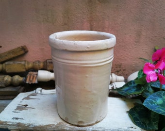 Antique confit pot, dating back to the end of 1800, Grottaglie (Apulia, Italy)