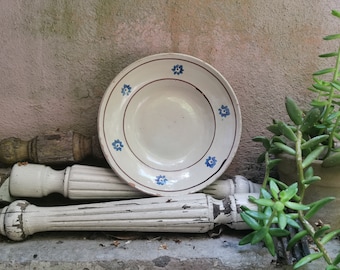 M - Antique and typical glazed terracotta plate dating back to the 1940s, Grottaglie (Apulia - Italy)