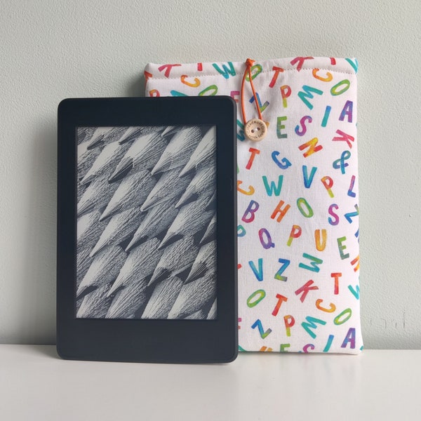 Funda kindle letras colegio de colores