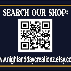 Może przedstawiać: Niebiesko-złoty znak z tekstem "SEARCH OUR SHOP:" i czarno-białym kodem QR. Tekst "www.nightanddaycreationz.etsy.com" znajduje się pod kodem QR.