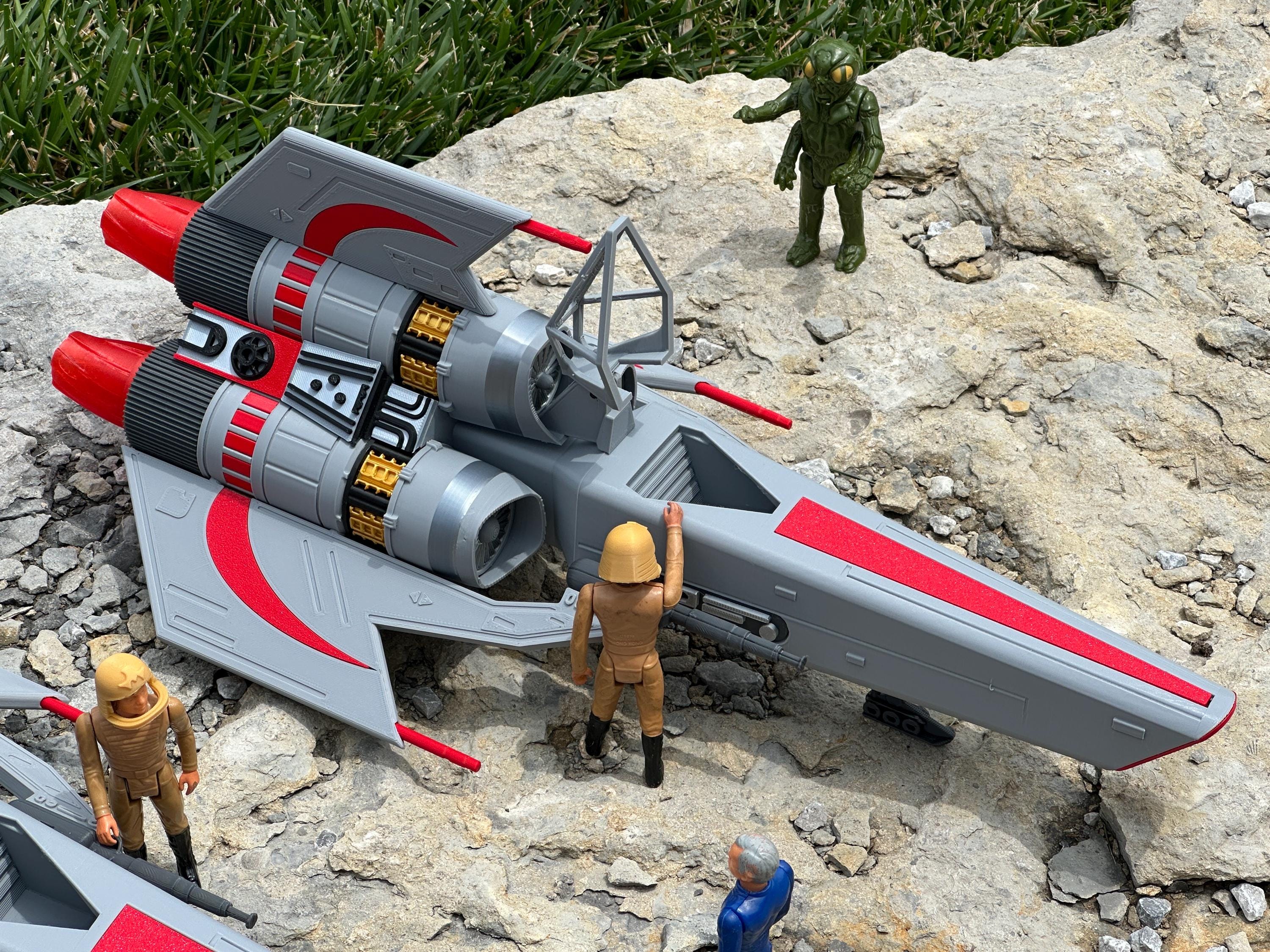 Battlestar Galactica Colonial Scarlet Viper 3.75" Play Set.  Includes Viper, Display Stand and Service Ladder!