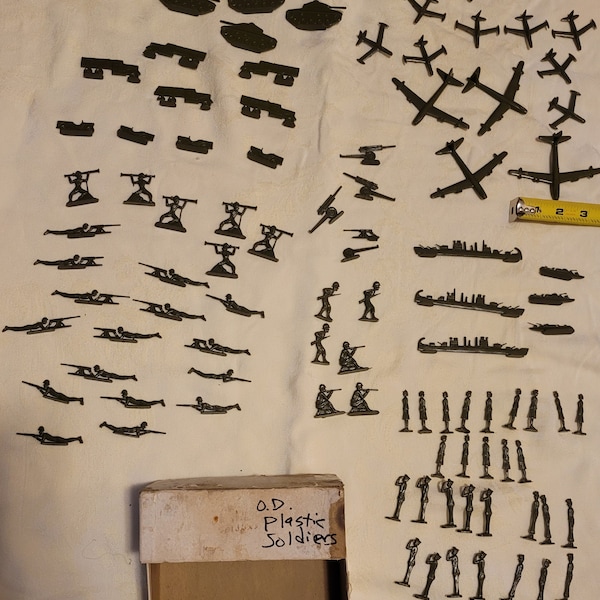 Vintage World War II Toy 95 piece toy set "O.D. green"