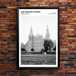 Peut inclure: Photographie en noir et blanc du Healy Hall de l'université de Georgetown à Washington, D.C. Le texte "GEORGETOWN HEALY HALL Est. 1789 WASHINGTON, D.C." est en haut de l'image.