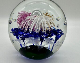 Paperweight, hand blown by Dynasty Gallery bubbles and flower, polished base art glass, 4” vintage