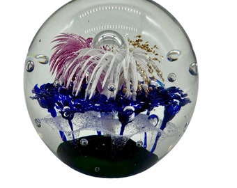 Paperweight, hand blown by Dynasty Gallery bubbles and flower, polished base art glass, 4” vintage