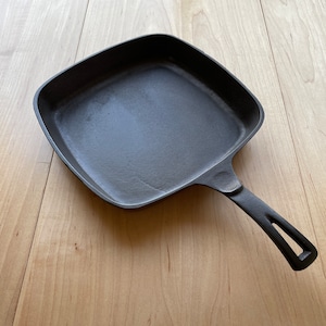 Unmarked Wagner Ware Cast Iron Square Skillet