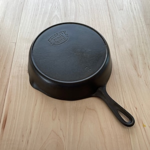 Favorite Piqua Ware #7 Cast Iron Skillet w/ Smiley Logo & Heat Ring Circa:1916-1934