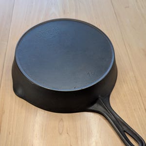 Wagner Ware #7 Cast Iron Skillet w/ Stylized Logo & Heat Ring