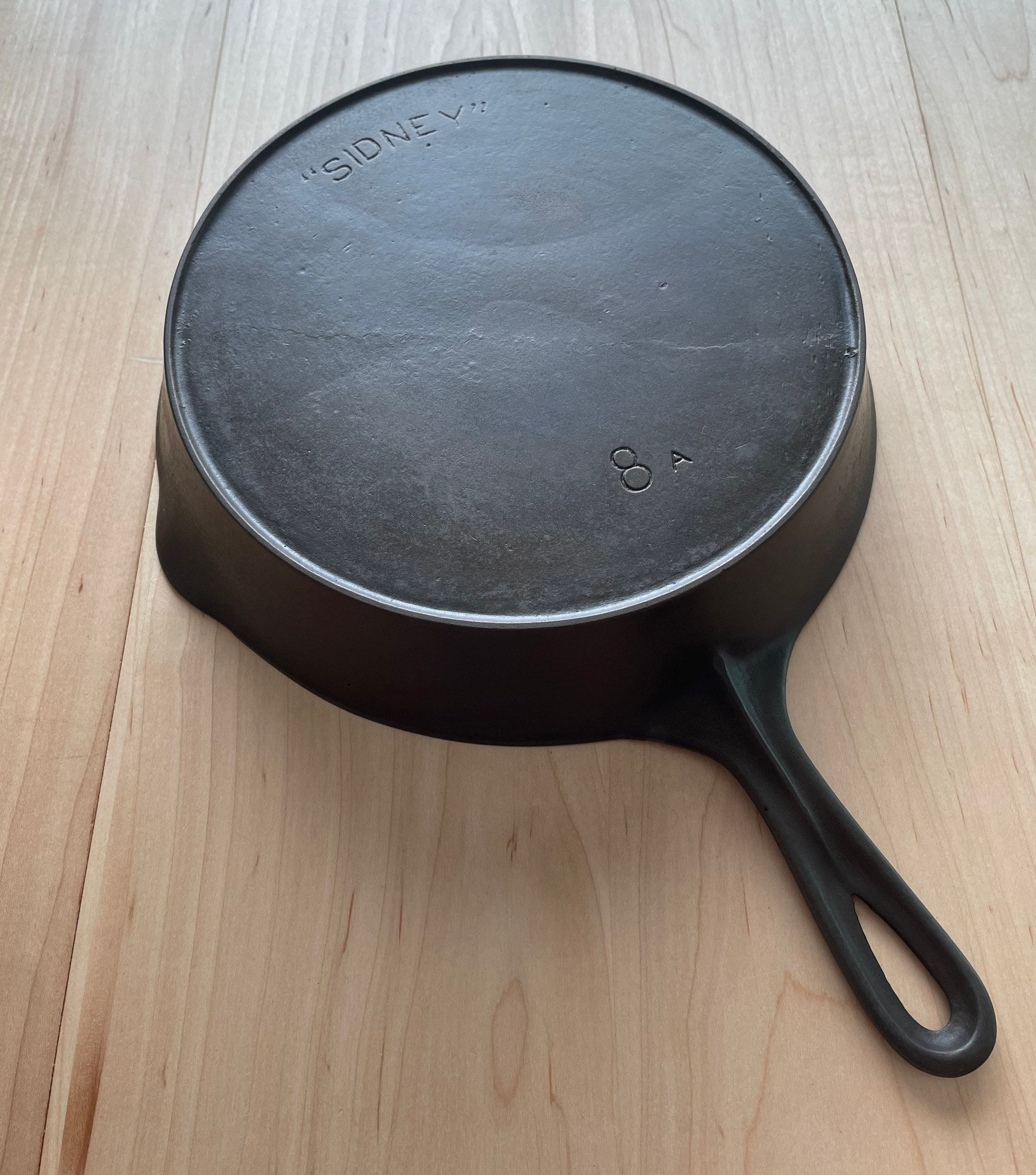 Flat Bottom Unmarked Vintage Wagner Cast Iron Skillet Number Three 194 –  Shop Cool Vintage Decor