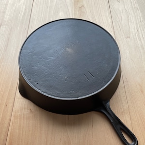 Rare Wapak #11 Cast Iron Skillet w/ Block Logo & Heat Ring