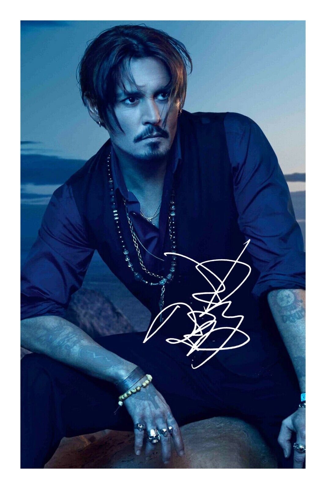 ジョニー・デップ(Johnny Depp)の直筆サイン入りオリジナルカラー写真 ジョニー・デップ(Johnny Depp)の直筆サイン入りオリジナル