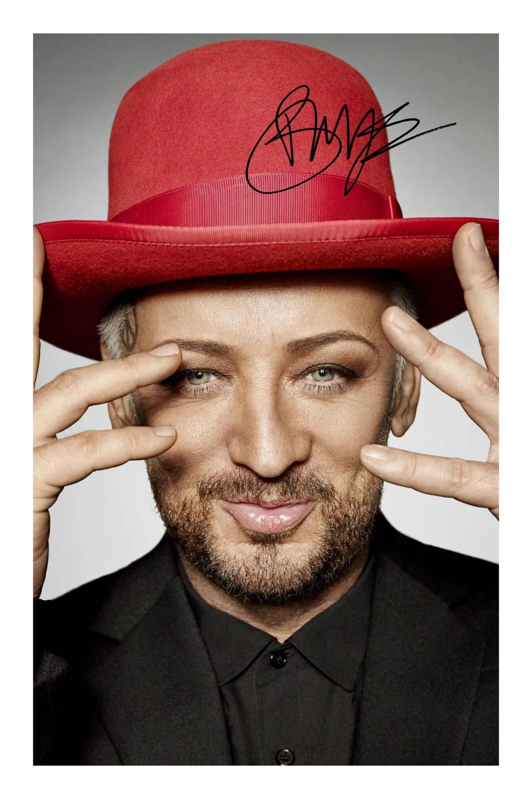 Boy George Kulturverein Musikberühmtheit Autogramm gedruckte Memorabilia sammelbare signierte Unterschrift