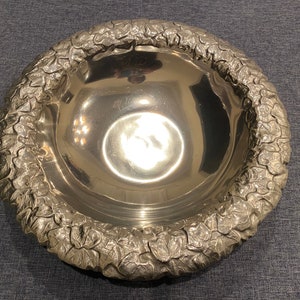 Wilton Pewter Ivy Rim 14” Serving Bowl
