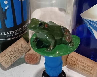 Charming Frog Wine Stopper - Playful Bar Decor