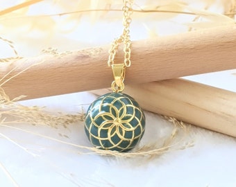 Gold Pregnancy Bola ANDREA | Pregnant Woman Necklace | Gift idea for future mother | Pregnancy Necklace (green, gold)
