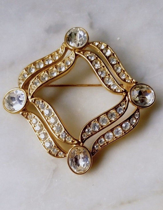 MONET Signed Magnificent Classy Brooch Gold Tone I