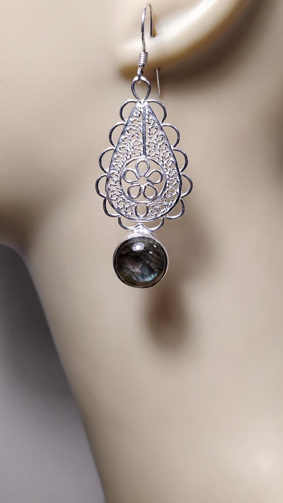 Beautiful Labradorite Gemstone Dangle Earrings wi… - image 2