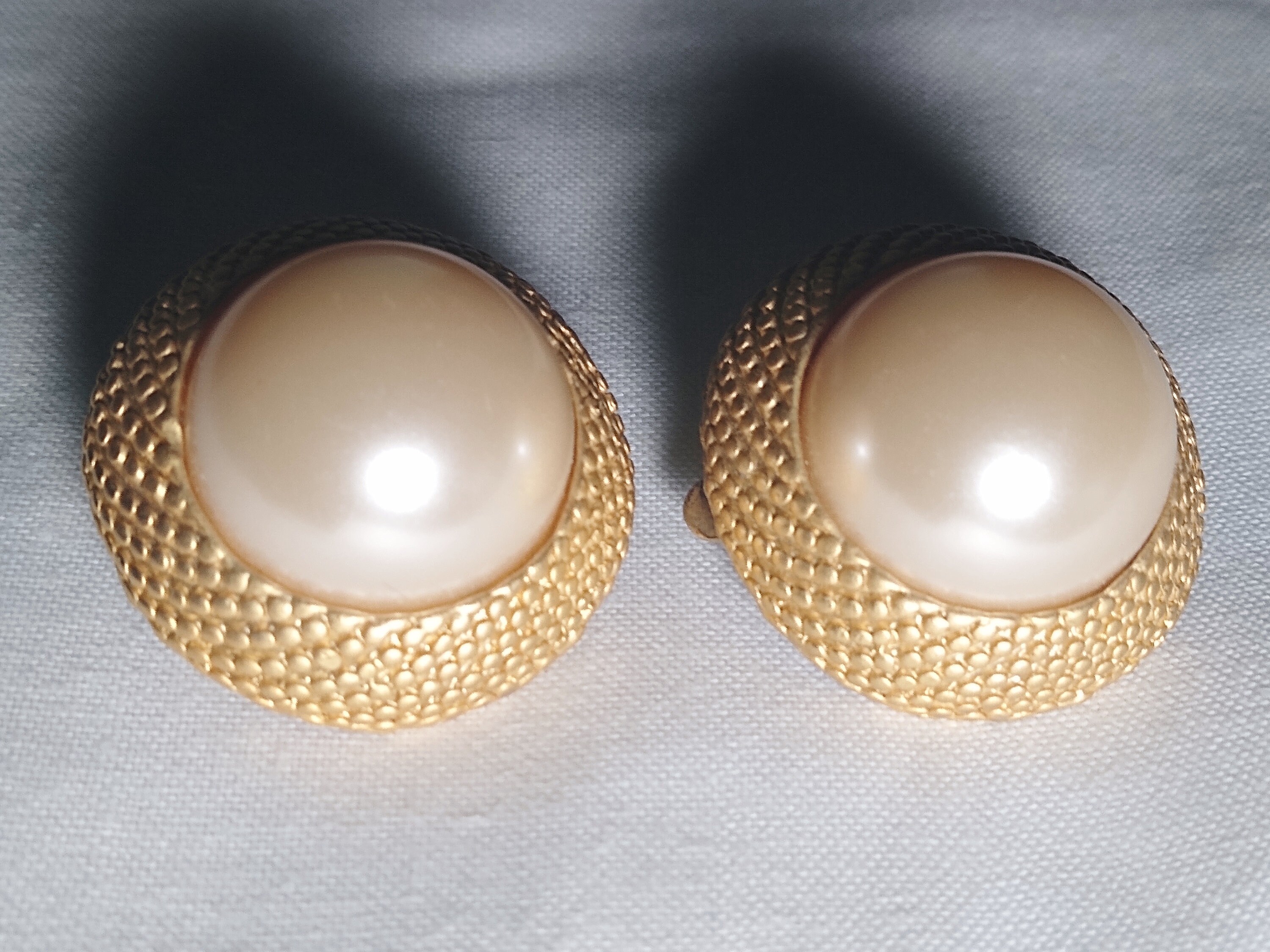 Vintage Cabochon Faux Pearl Textured Gold Tone Classy Clip on Earrings