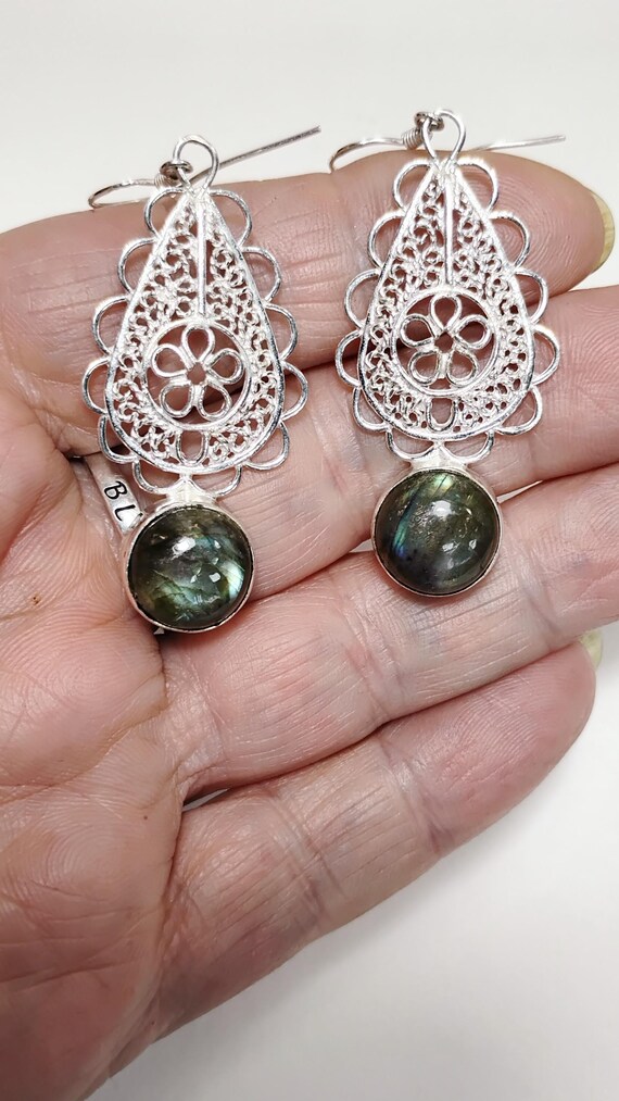 Beautiful Labradorite Gemstone Dangle Earrings wi… - image 5