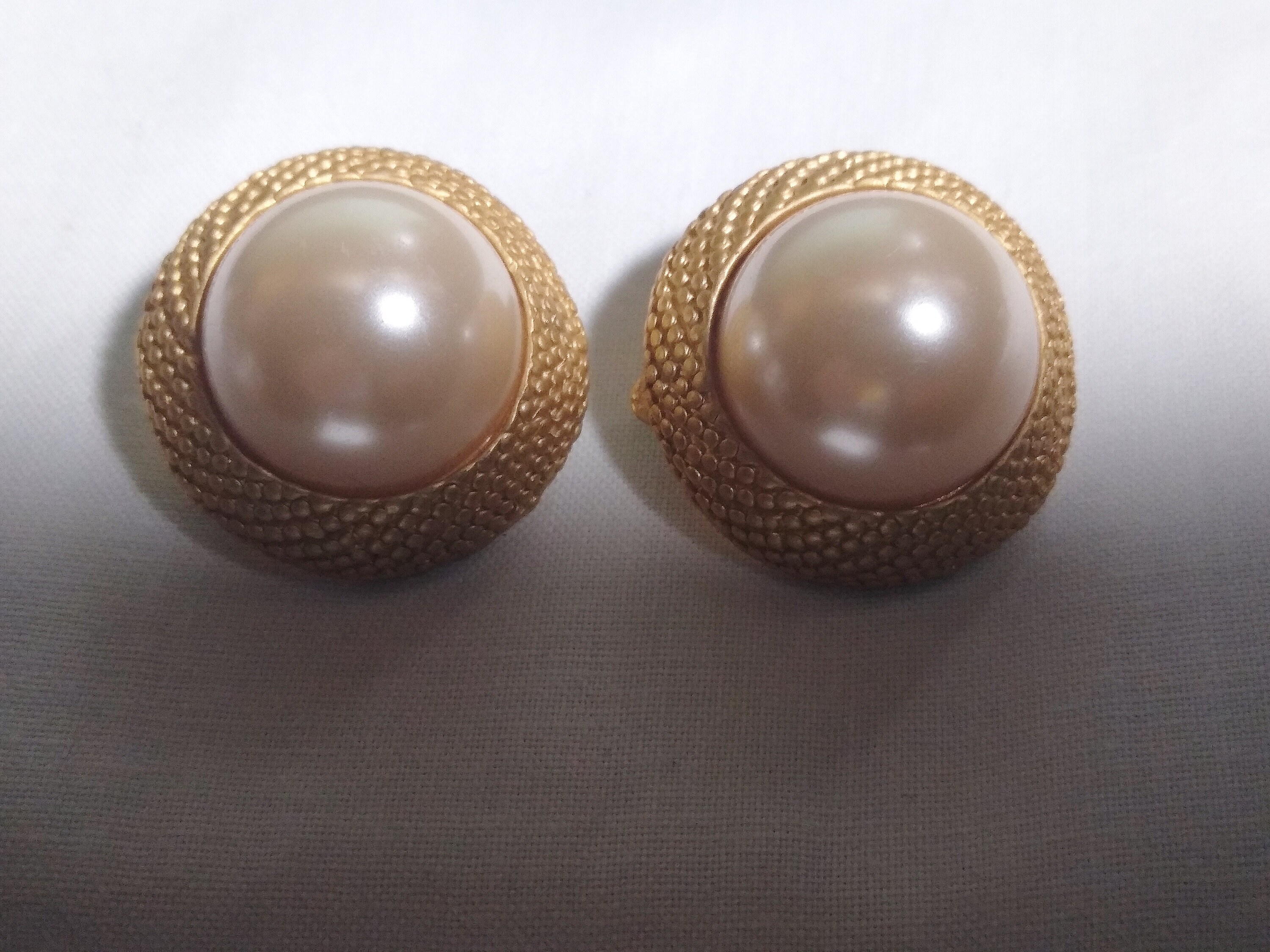 Vintage Cabochon Faux Pearl Textured Gold Tone Classy Clip on Earrings
