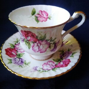 PARAGON England Tea Cup & Saucer &quot;By Appointment To Her Majesty The Queen&quot;  Floral Pattern. Fine white porcelain.