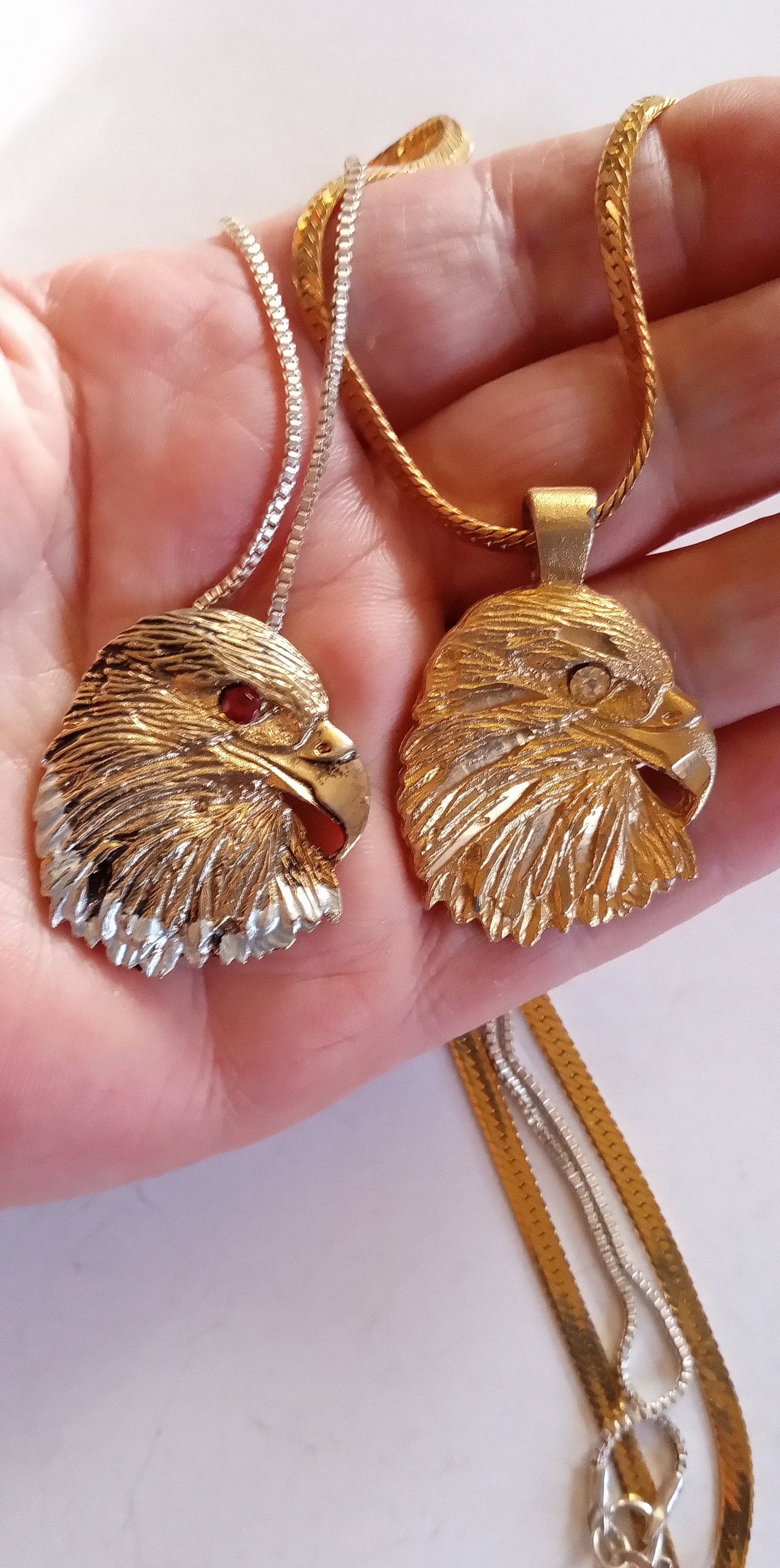 Eagle Falcon Head Pendant Necklace Gold and Silver Tone, Diamond Cut, Sparkling eyes. For Him & Her - Unisex. Great Condition. Very Nice!