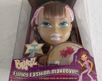 In box: Bratz Funky Fashion Makeover, Hobbies & Toys, Memorabilia