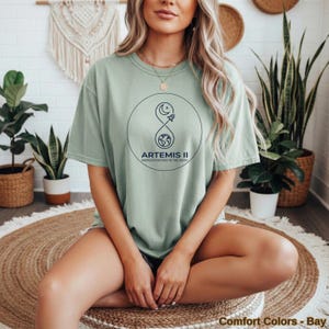 Artemis II El regreso de Estados Unidos a la Luna Comfort Colors Camiseta espacial color marfil Regalo STEM imagen 3