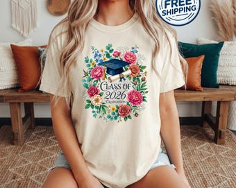 Camiseta de la promoción de 2026, camiseta de graduación Comfort Colors, camiseta floral para graduados, regalo para graduados de secundaria