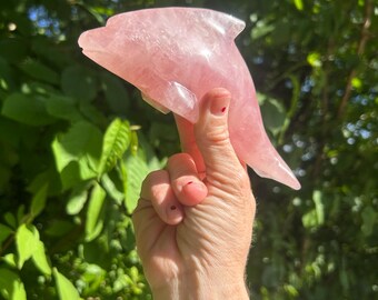 Dolphin made of rose quartz (carving in China)