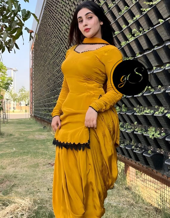 lubricante vaginal como se usa Sexy in black 🖤 . [Salwar suits,Salwar kameez,Punjabi suits,Girl dresses,  asthetic beauty, asthetic suit,juti,jhumka, jwellery,woman fashion, fashion  designer, trending girls, trending girls accessories,rings,kangan, bangles, suit, fashion life main image 0