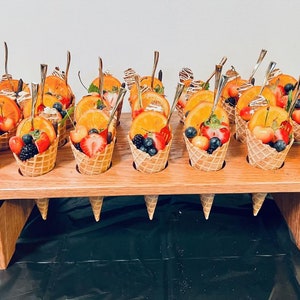 Faltbarer Holzkegelständer zum Weiden lassen von Tischdisplay Charcuterie Cone Cupholder für Hochzeiten Geburtstagsfeiern und Eiscremehalter für Kinder