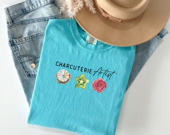 Amateur de charcuterie, cadeau unique pour un ami Inspiré de la charcuterie, t-shirt pour gourmets, couleurs de confort, cadeau de chemise pour femme, cadeau d'artiste de charcuterie