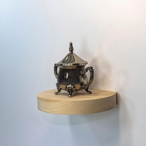 Decorazione da parete. Segmento, mensola da parete in legno a semicerchio. Mensola sospesa, piccola mensola, porta piante da parete, espositore per oggetti da collezione, vetrina a parete