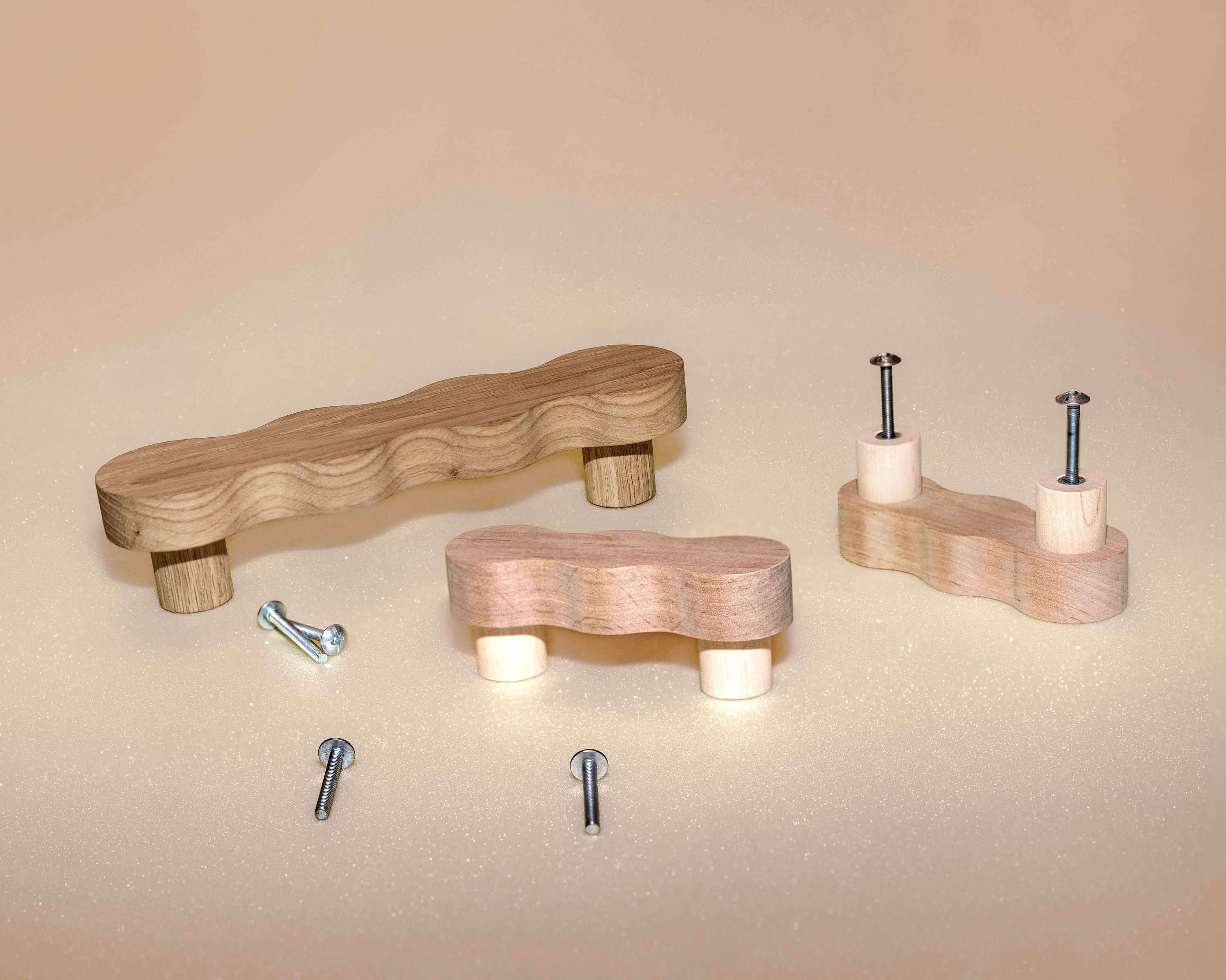 Poignée ondulée en bois pour porte d'armoire + boulons. Poignée ondulée à représentation ethnique, poignée, poignet pour poignées de tiroirs de bureau