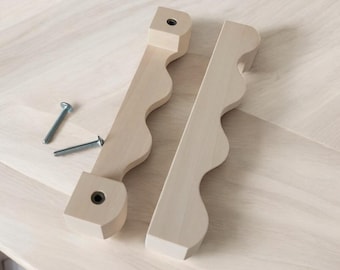 Tirador de madera de arce ondulado con acabado de aceite blanco: pomo moderno para muebles, tirador de cajón, herrajes de madera hechos a mano.