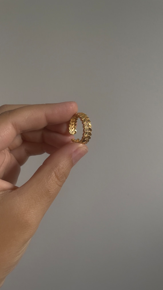 ゴールドメッキのリーフデザインリング - 調節可能なボヘミアンシック