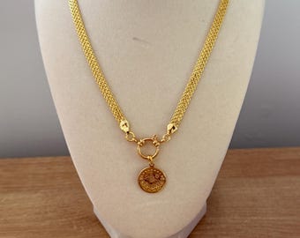 Elegant lira chain necklace
