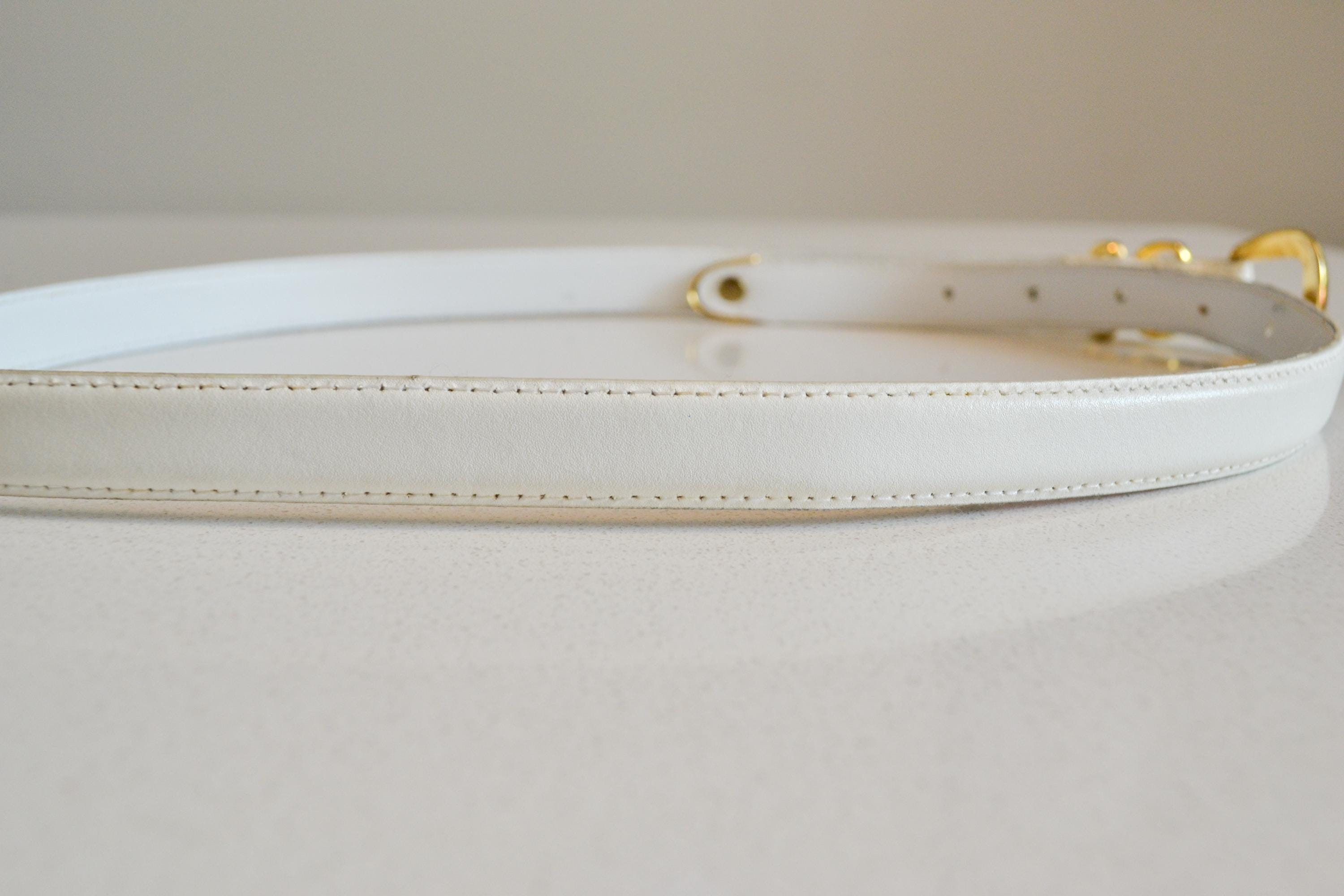 【中古品】ホワイトレザー ゴールドバックル ベルト ホワイトレザーベルト | ゴールドバックル金具 - Etsy 日本