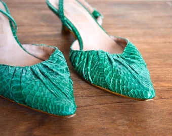 Zapatos de tacón estilo vintage de piel de serpiente verde con tiras traseras / Zapatos de tacón gatito con punta puntiaguda / Zapatos de fiesta retro color esmeralda