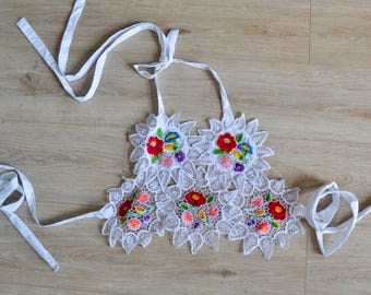 Top typu halter z haftowanej serwetki z recyklingu: ręcznie robiony letni krótki top